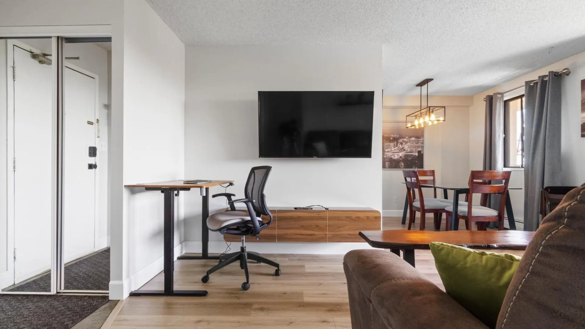 Suite Near Downtown, Bmo, Stampede, Free Parking YYC Canadá