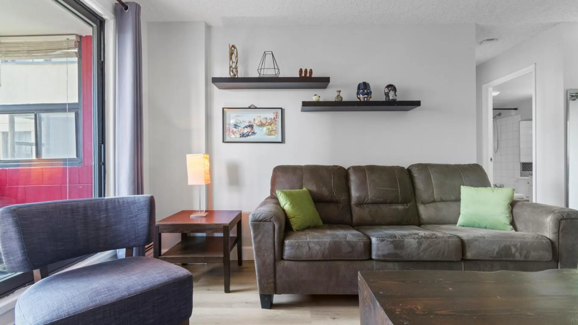 Suite Near Downtown, Bmo, Stampede, Free Parking YYC